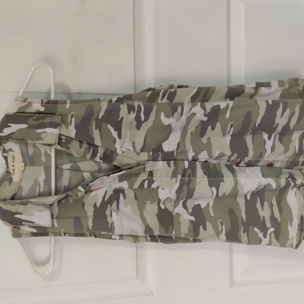 Camo print flowy button up sleeveless tunic